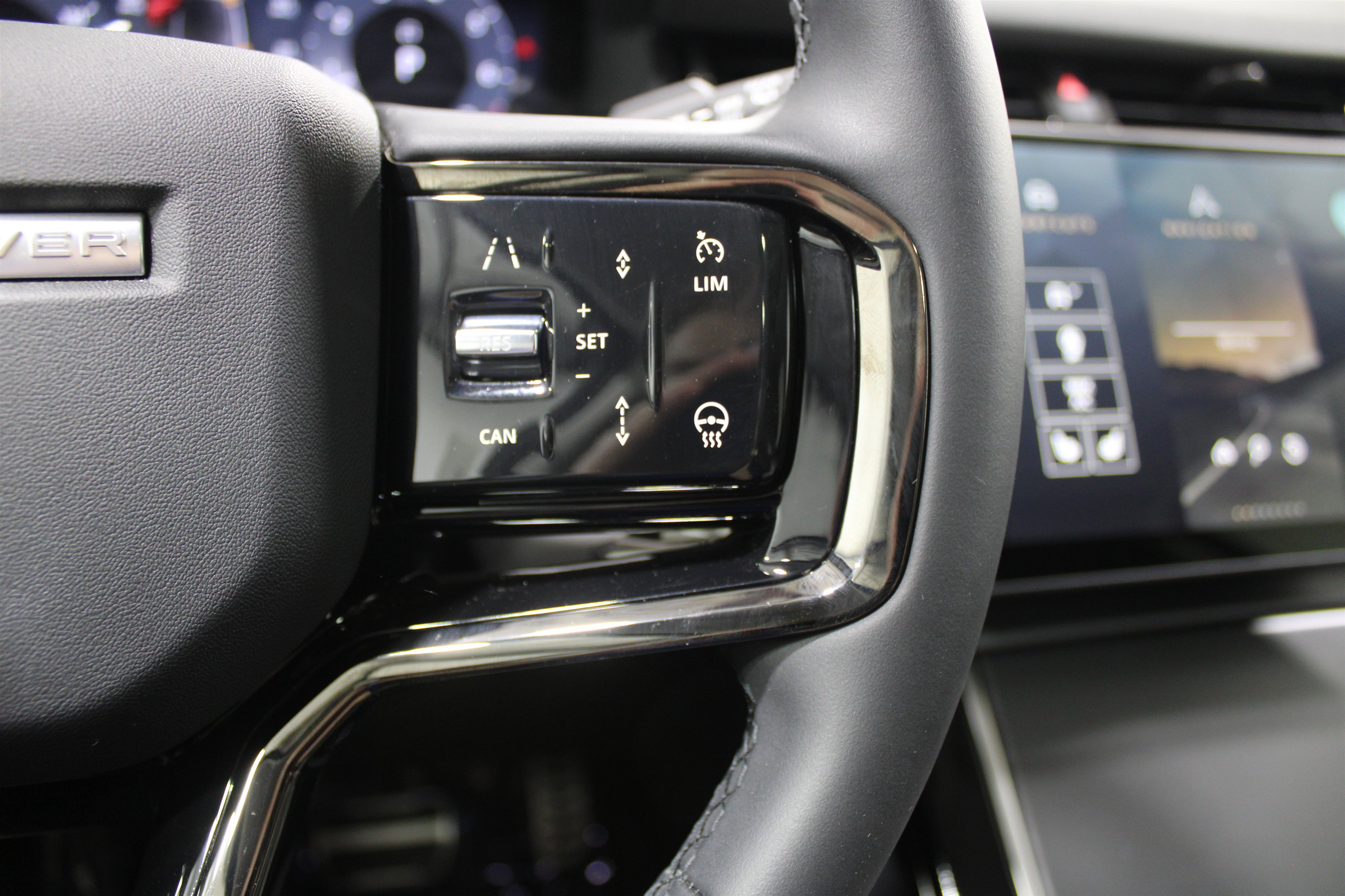 Used 2024 Land Rover Range Rover Evoque Dynamic SE image 10