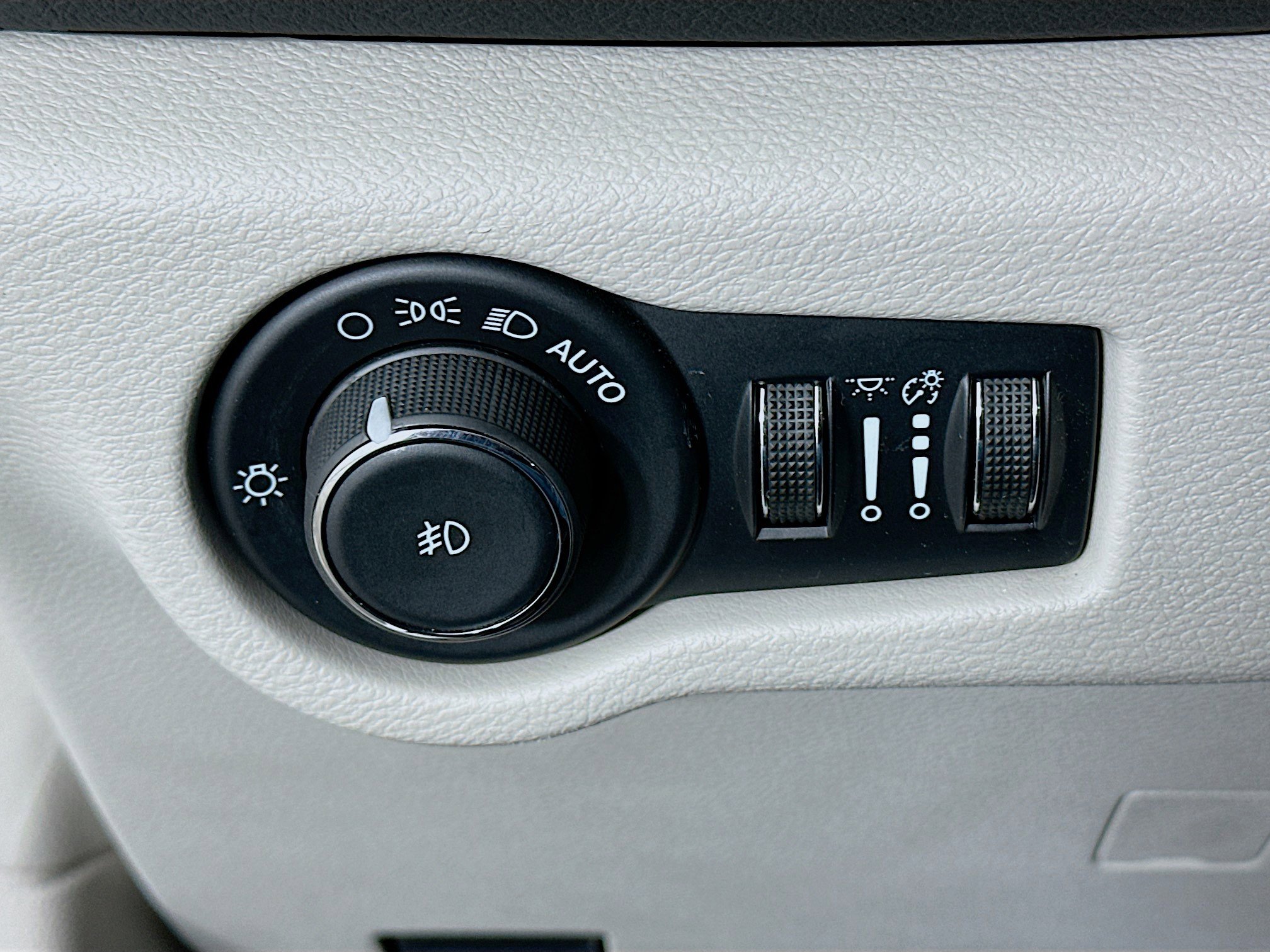 Used 2024 Chrysler Pacifica Touring-L image 17