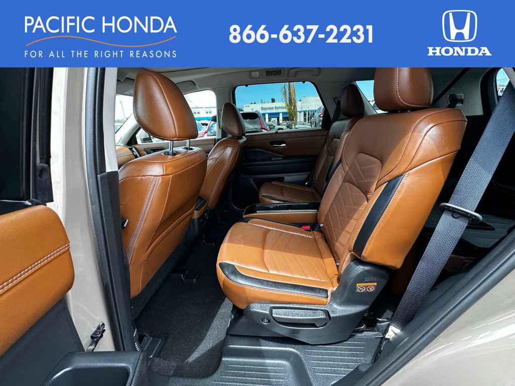 Used 2023 Nissan Pathfinder Platinum FWD image 21