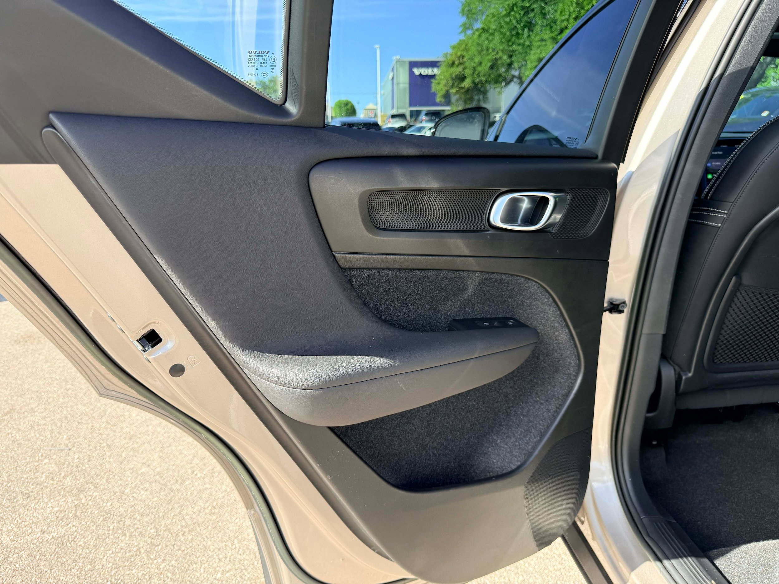 Certified 2023 Volvo XC40 Recharge Plus AWD/4WD image 13