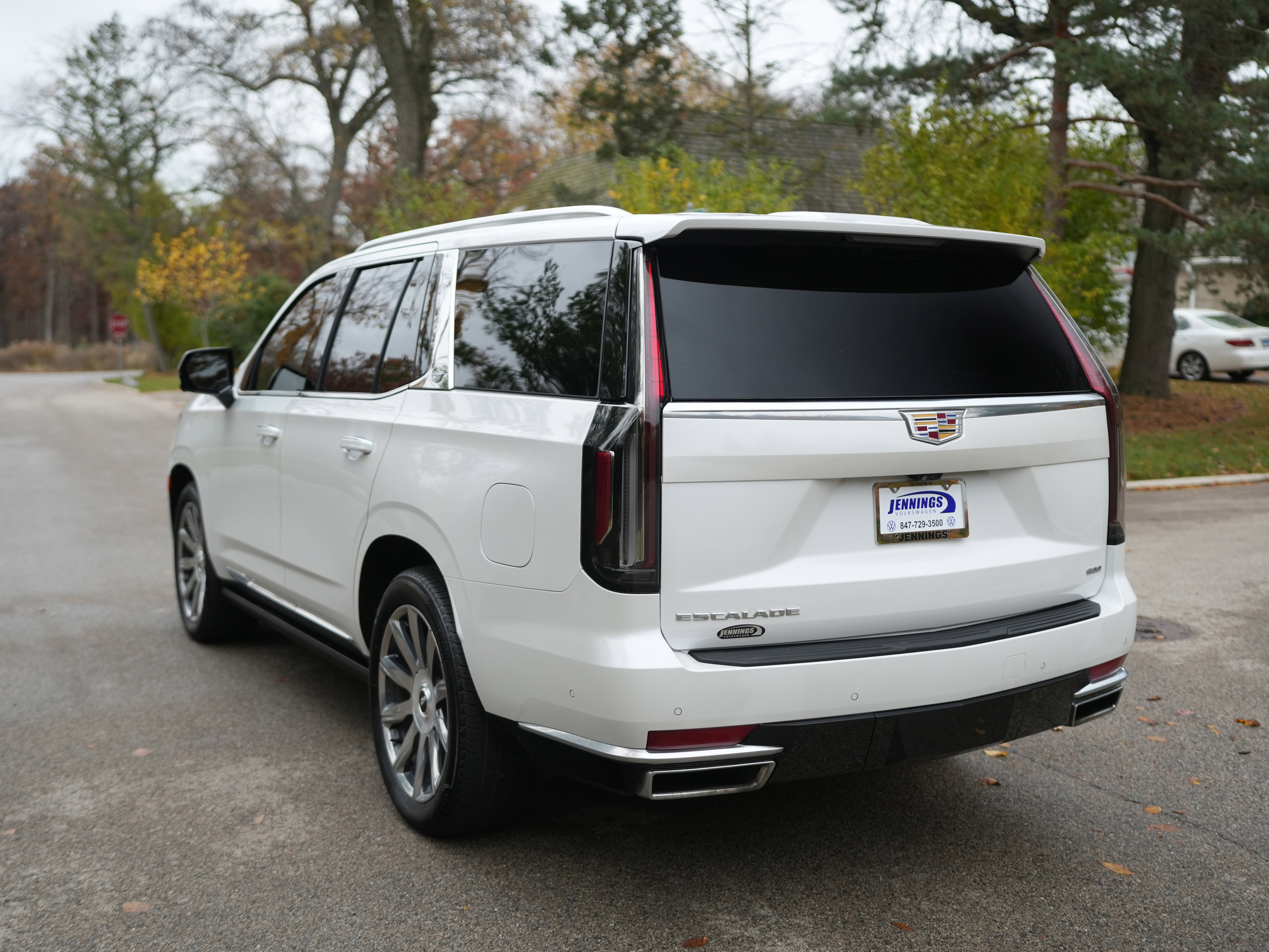 Used 2023 Cadillac Escalade Premium Luxury Platinum image 5