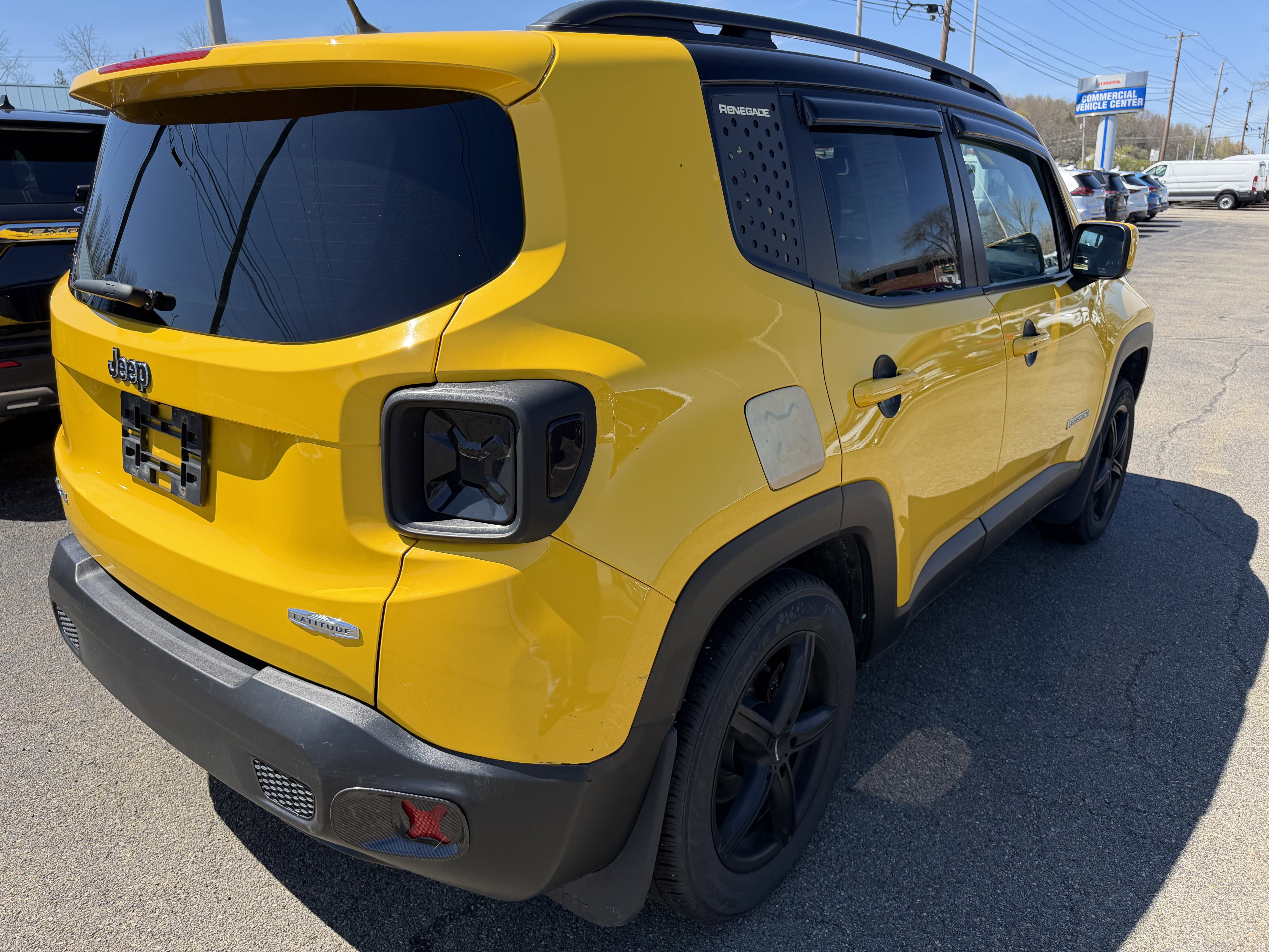 Used 2015 Jeep Renegade Latitude w/ Popular Equipment Group AWD/4WD image 2