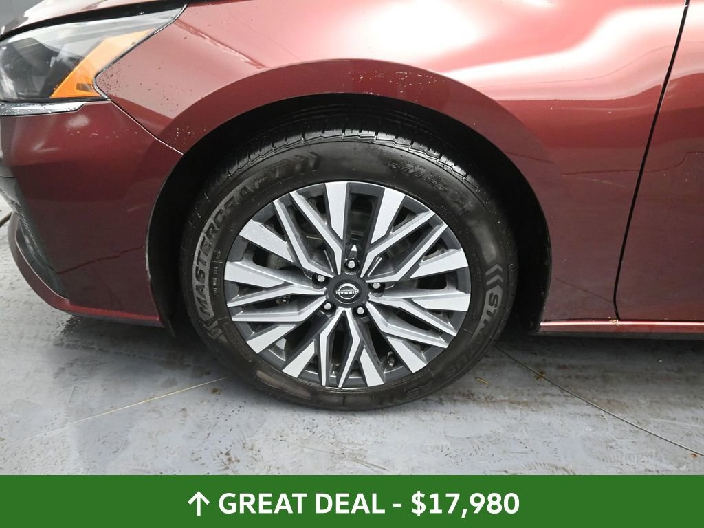 Used 2024 Nissan Altima 2.5 SV image 15