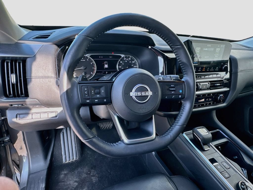 Used 2025 Nissan Pathfinder SL AWD/4WD image 11