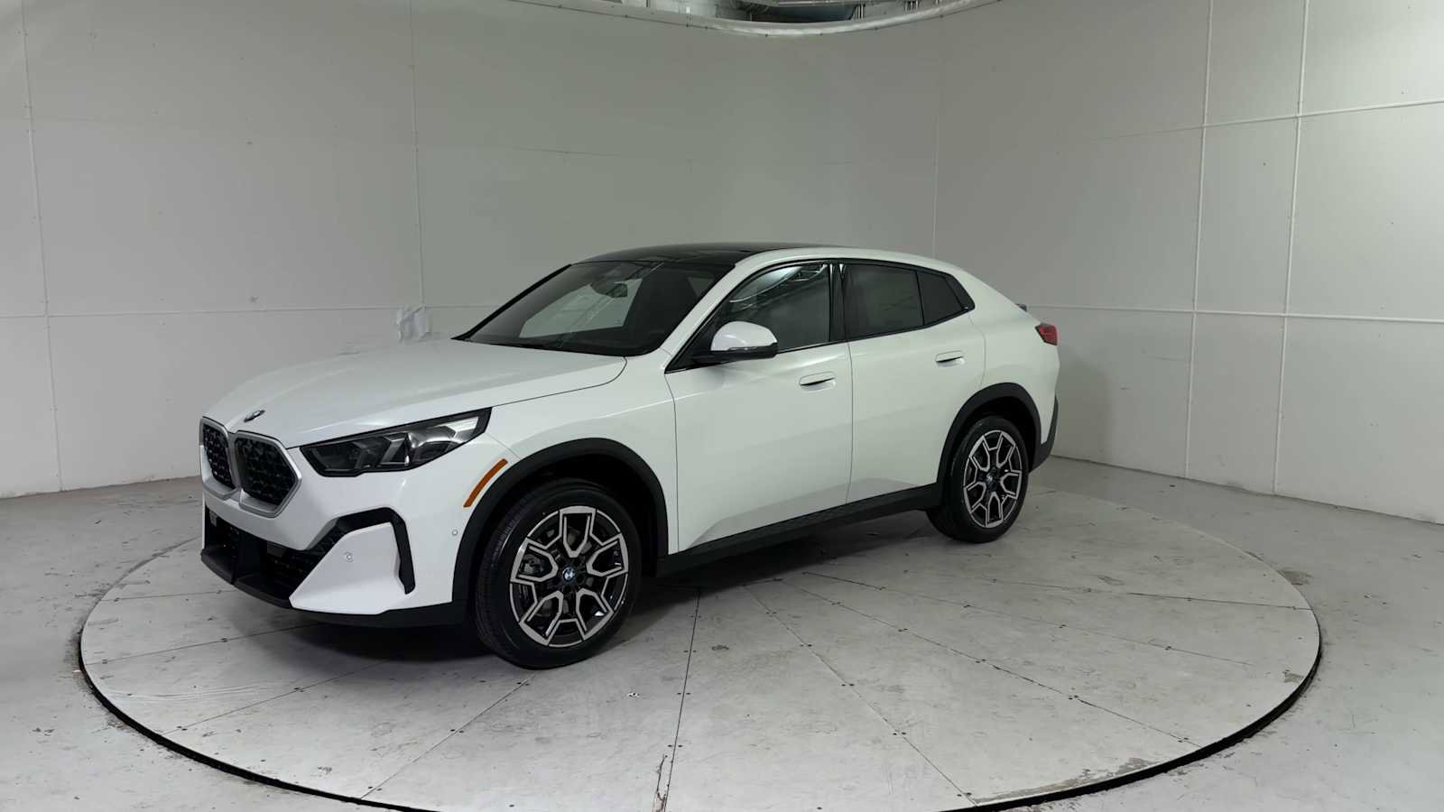 New 2026 BMW X2 xDrive28i w/ Technology Package AWD/4WD image 6