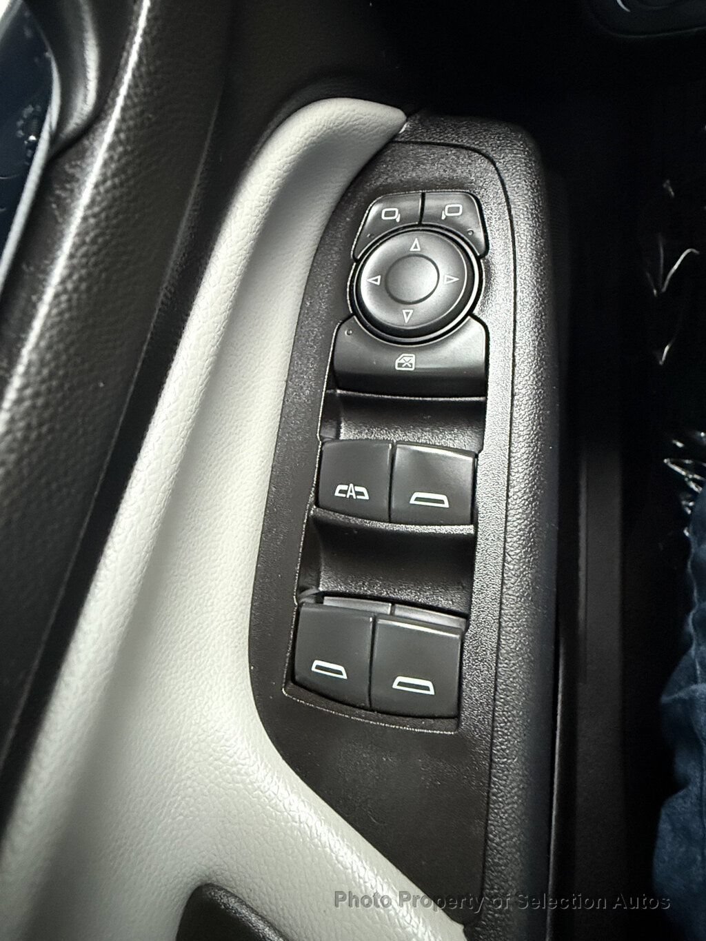 Used 2018 Chevrolet Equinox LS FWD image 21
