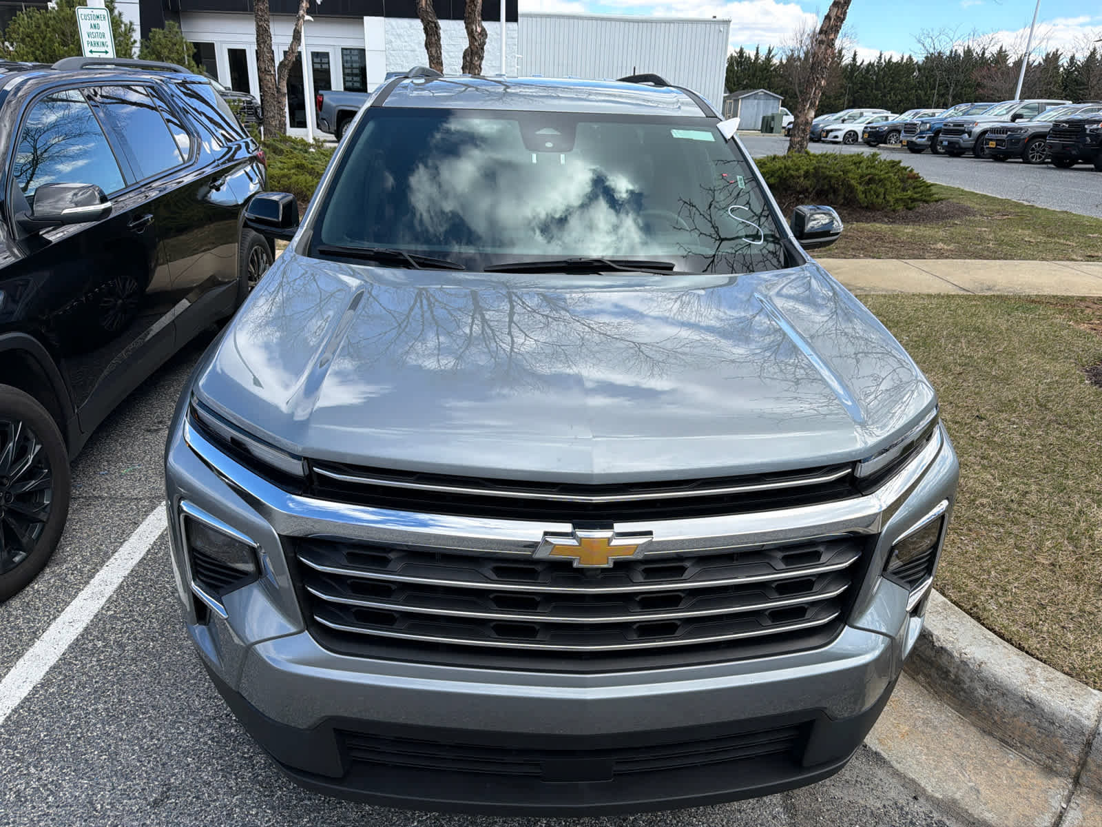 Used 2025 Chevrolet Traverse LT image 5
