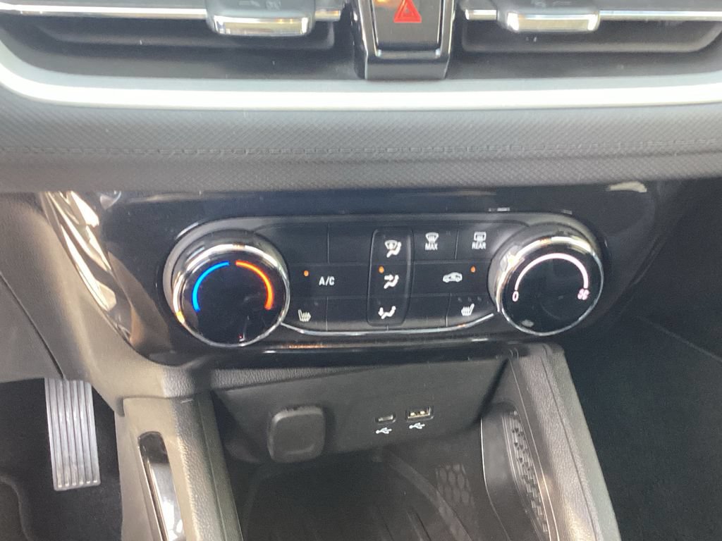 Used 2025 Chevrolet TrailBlazer LT w/ LT Cold Weather Package FWD image 27