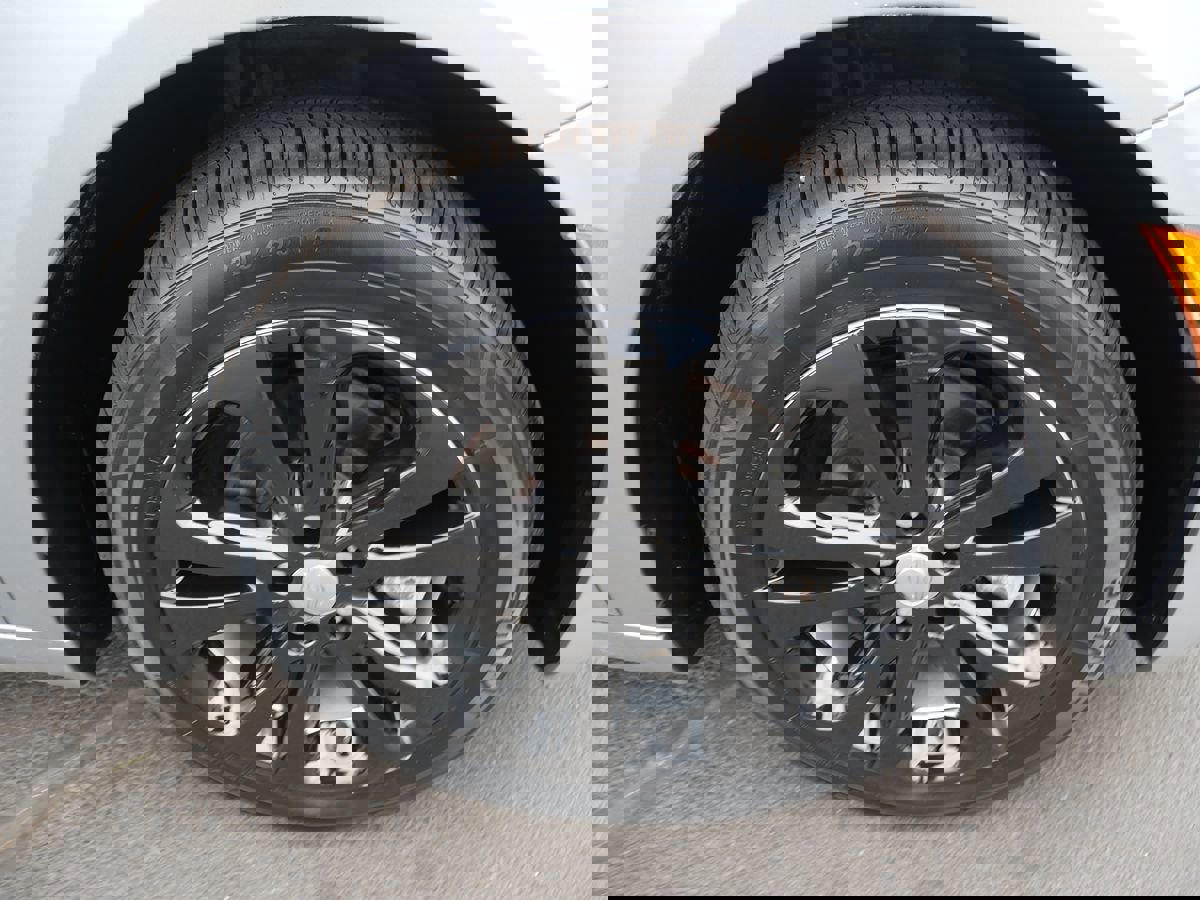 Used 2015 Chrysler 200 Limited w/ Convenience Group image 36