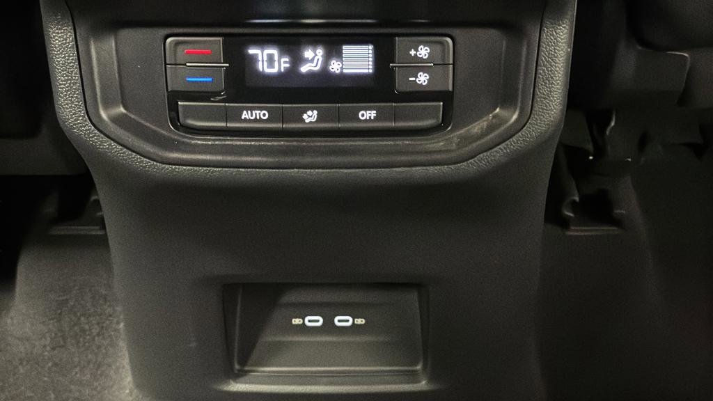 Used 2025 Volkswagen Atlas SE image 33