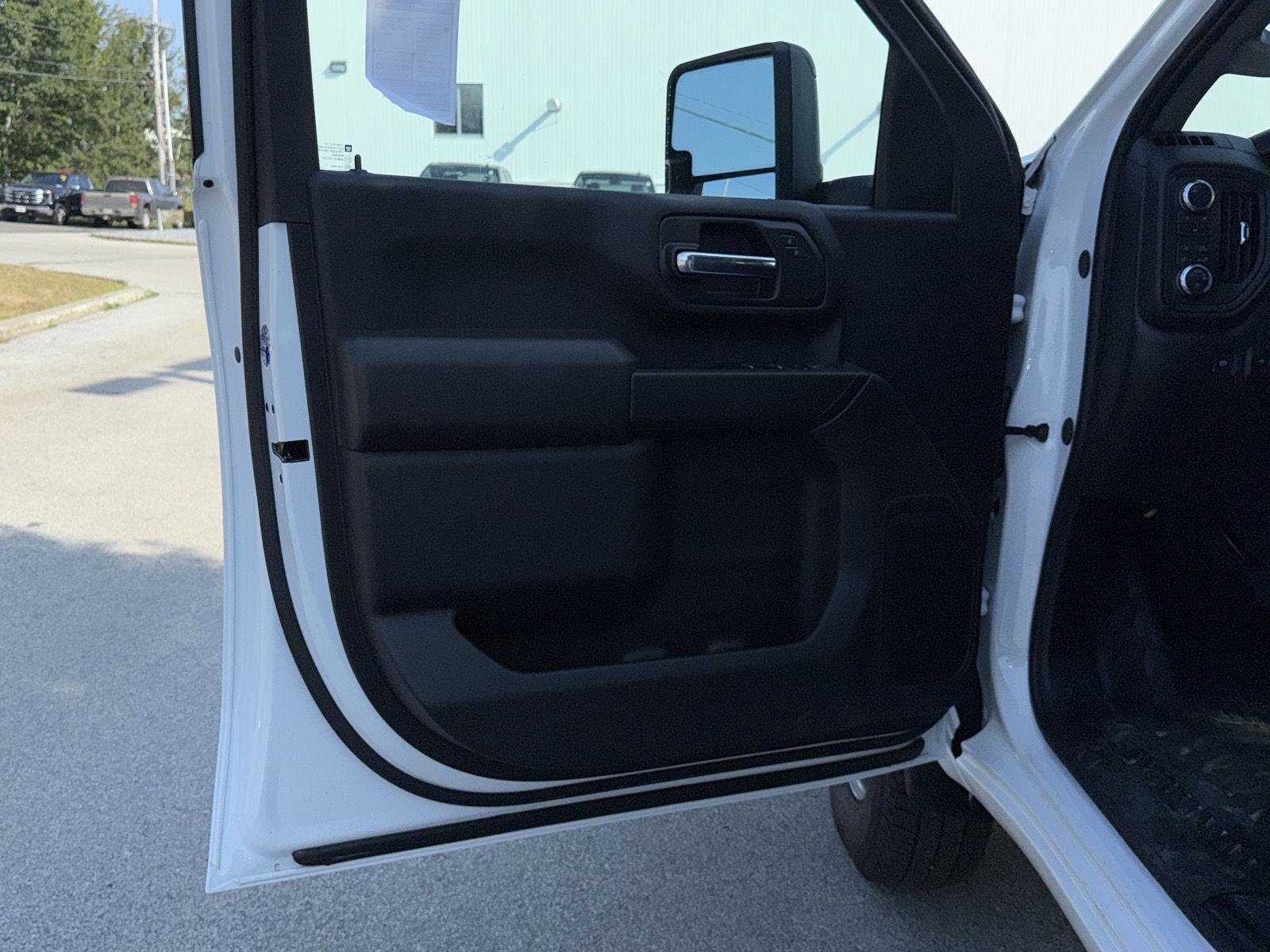 New 2025 GMC Sierra 3500 Pro w/ Convenience Package image 18