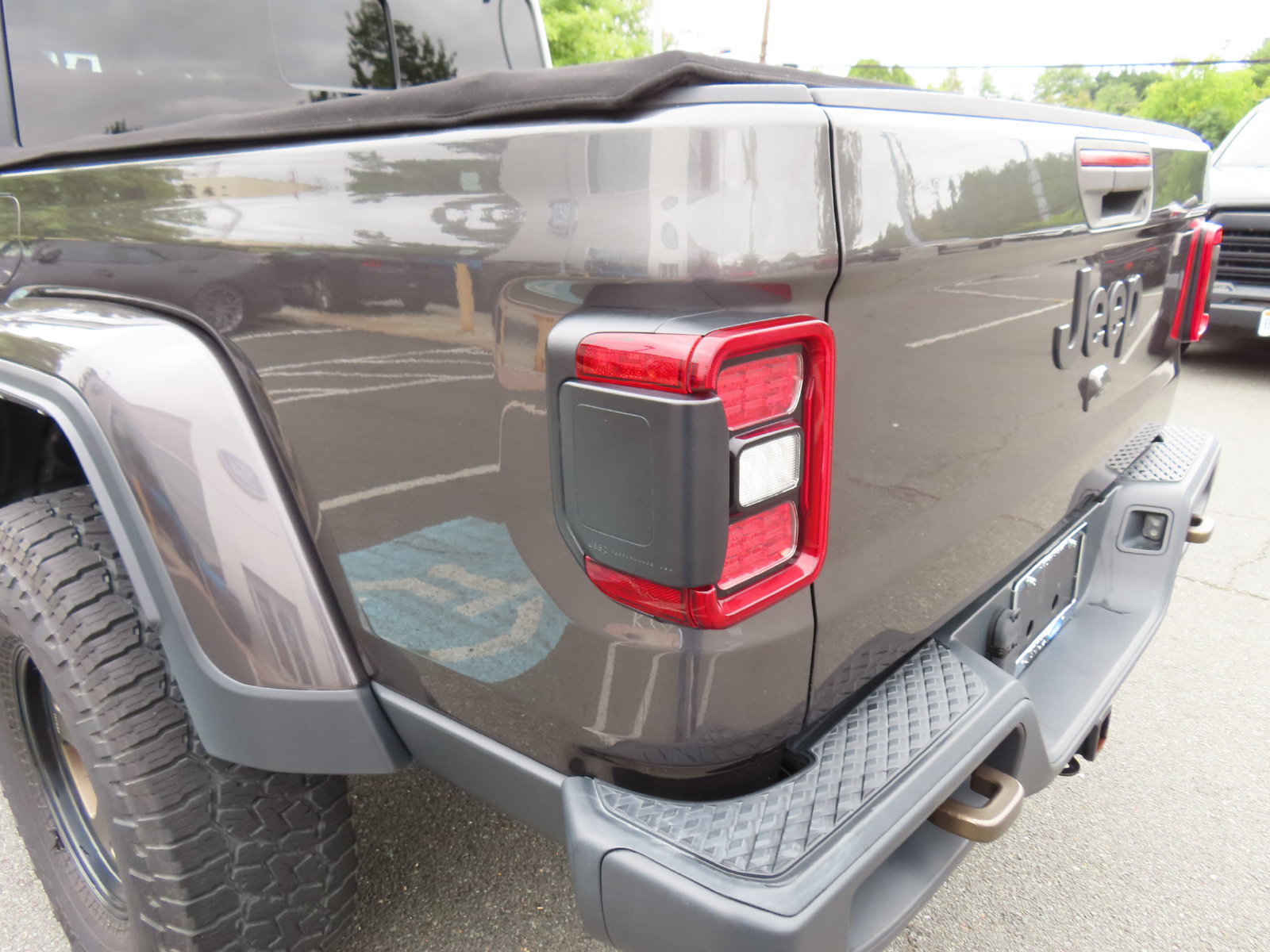Used 2022 Jeep Gladiator Sport AWD/4WD image 11
