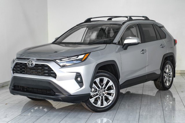 Used 2024 Toyota RAV4 XLE Premium FWD image 4