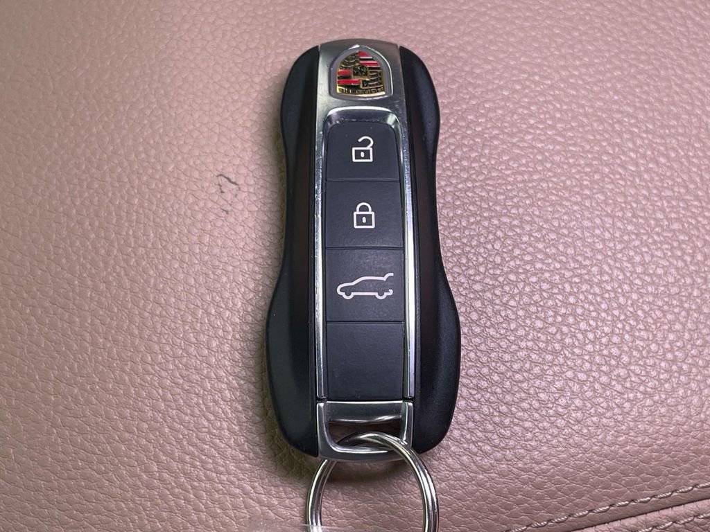 Certified 2023 Porsche Cayenne Platinum Edition AWD/4WD image 45