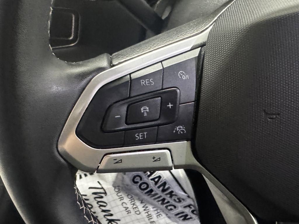 Used 2024 Volkswagen Tiguan SE FWD image 5