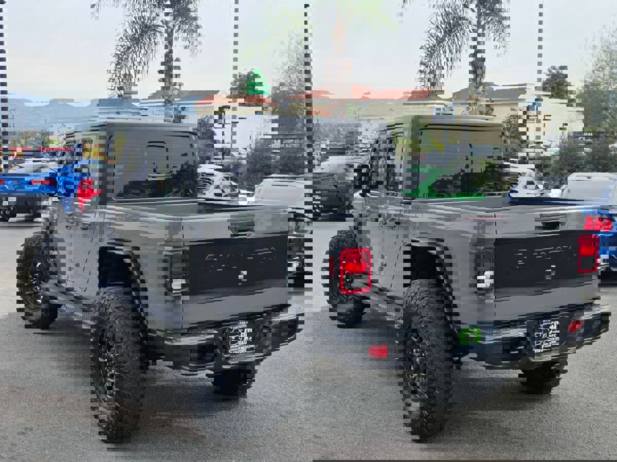 Used 2022 Jeep Gladiator Sport image 8