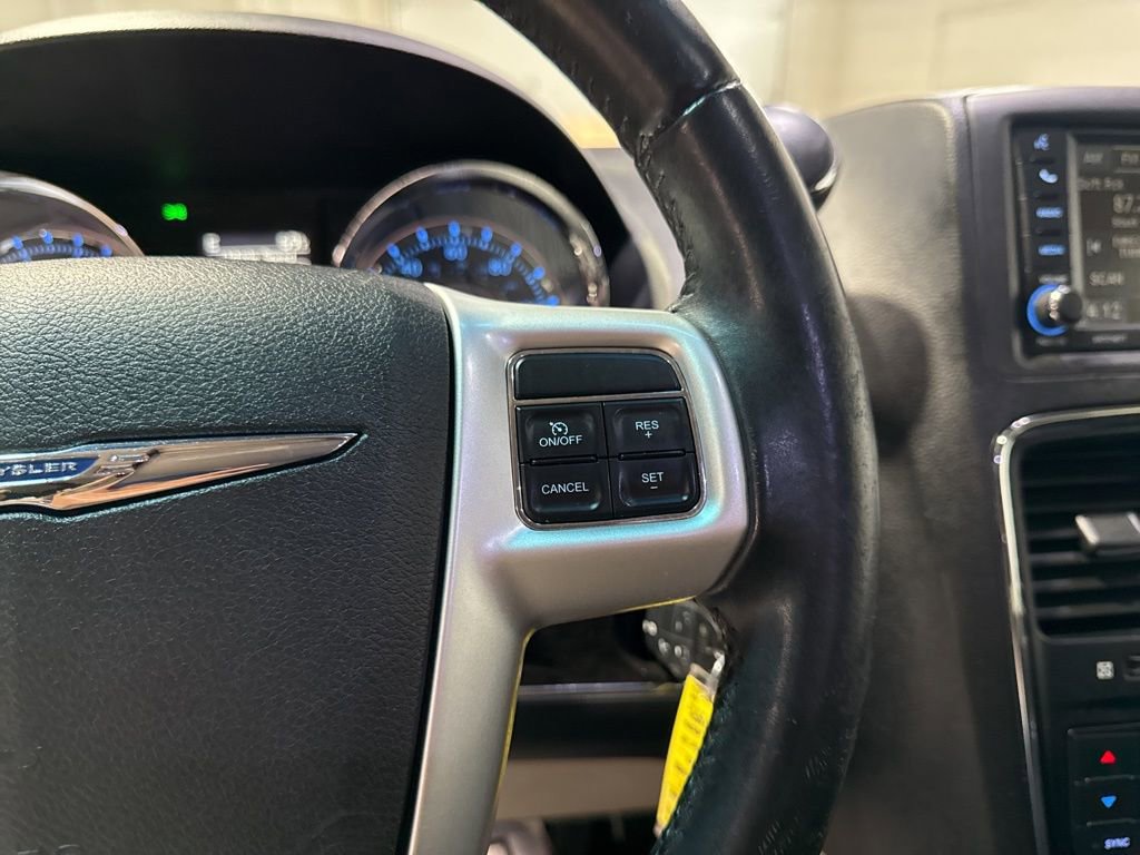 Used 2015 Chrysler Town & Country Touring FWD image 14