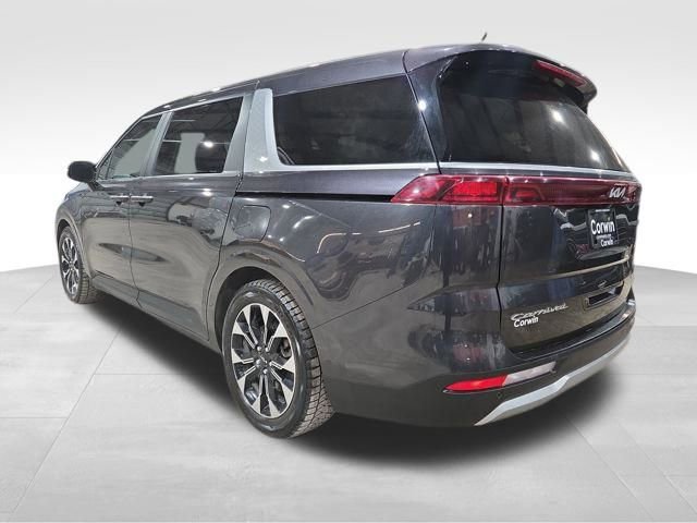 Used 2022 Kia Carnival EX image 10