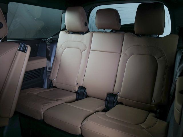 New 2026 Land Rover Defender 130 X-Dynamic SE AWD/4WD image 23