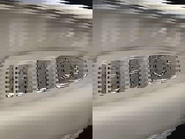 Used 2023 Genesis G70 2.0T image 16