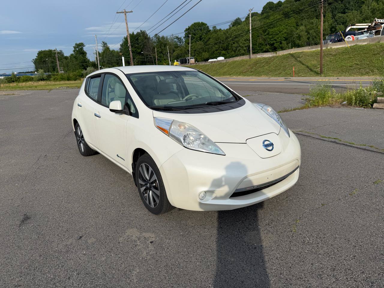 Used 2016 Nissan Leaf SV FWD image 3
