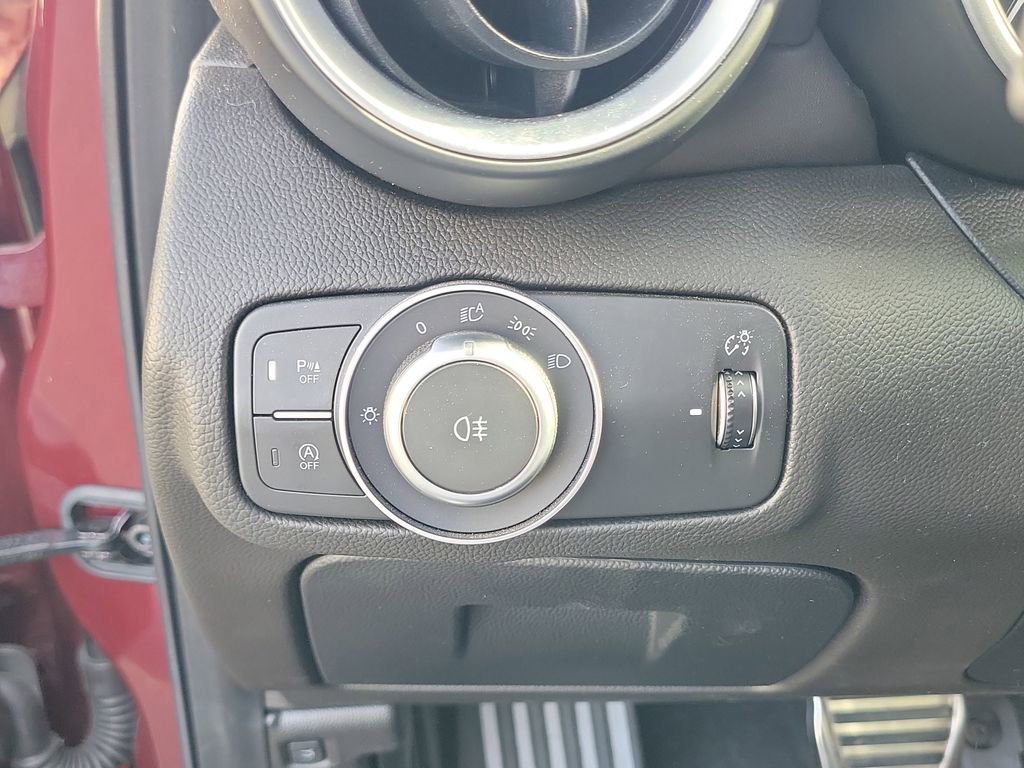 Used 2019 Alfa Romeo Giulia Ti w/ Quick Order Package 22Z Lusso image 21