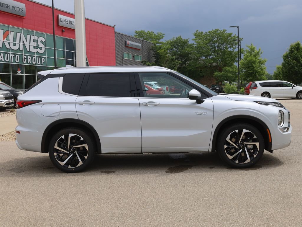 New 2025 Mitsubishi Outlander SEL image 11