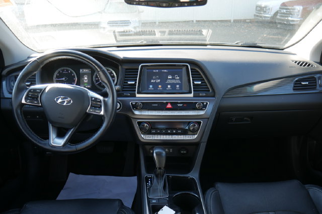 Used 2018 Hyundai Sonata Limited w/ Winter Weather Package FWD image 6