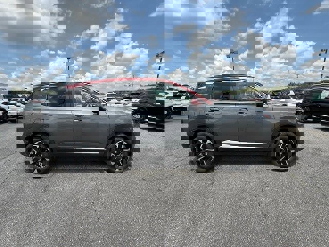 New 2025 Nissan Kicks SV image 4