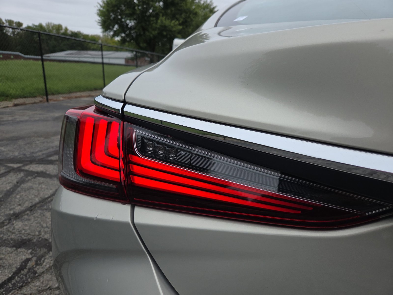 Used 2020 Lexus ES 350 w/ Accessory Package 2 FWD image 6