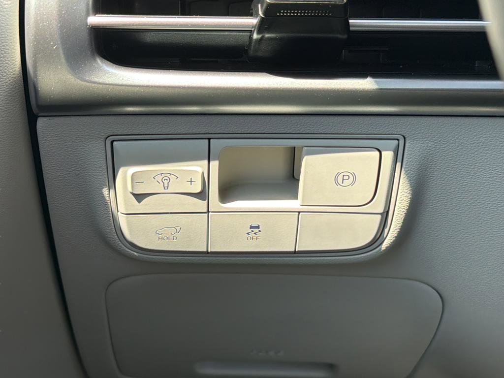 Certified 2025 Hyundai Tucson Limited FWD image 34