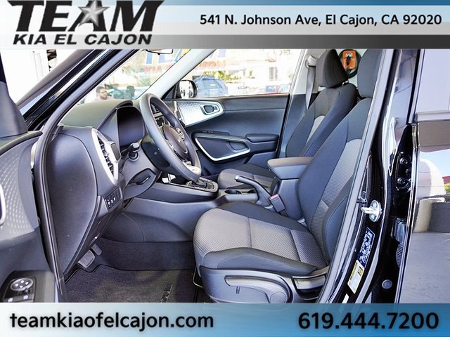 Used 2025 Kia Soul LX image 14