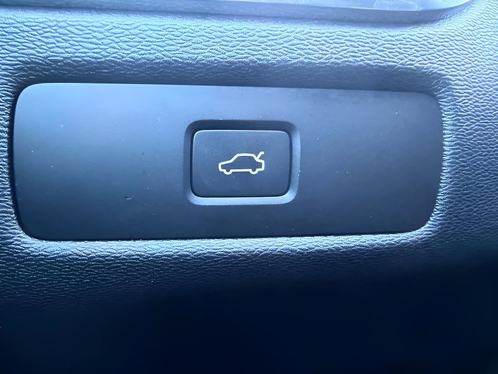 Used 2024 Volvo XC60 B5 Plus image 20
