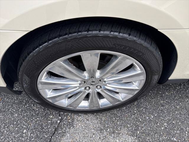 Used 2014 Lincoln MKS AWD w/ Equipment Group 201A image 11