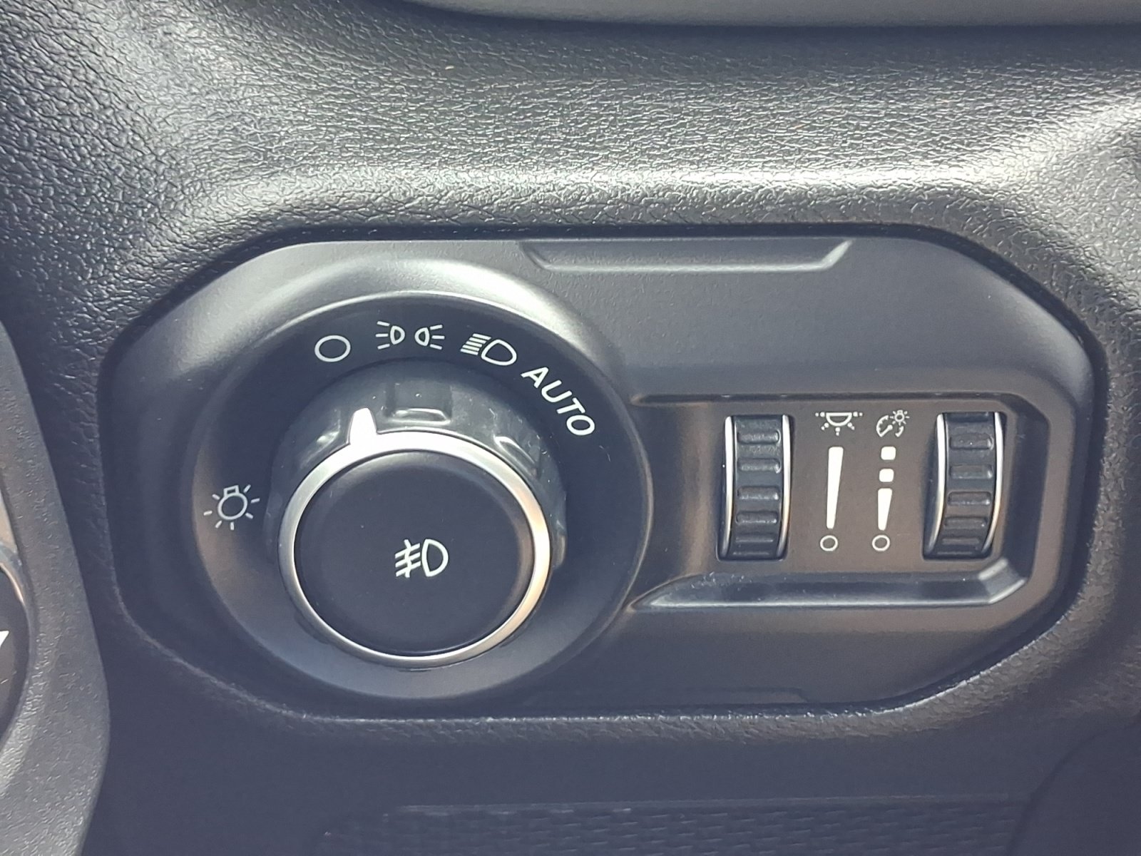 Used 2018 Jeep Wrangler Unlimited Sport S AWD/4WD image 26