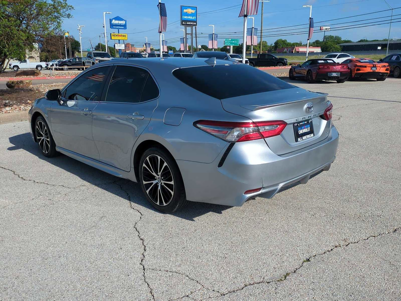 Used 2019 Toyota Camry SE FWD image 6