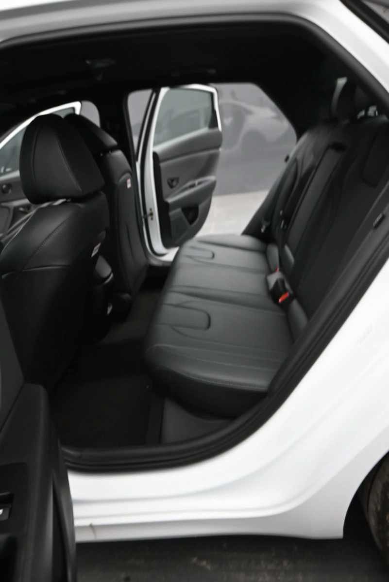 New 2026 Hyundai Elantra SEL Sport FWD image 17