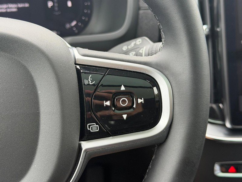 Certified 2025 Volvo XC90 B6 Plus AWD/4WD image 19