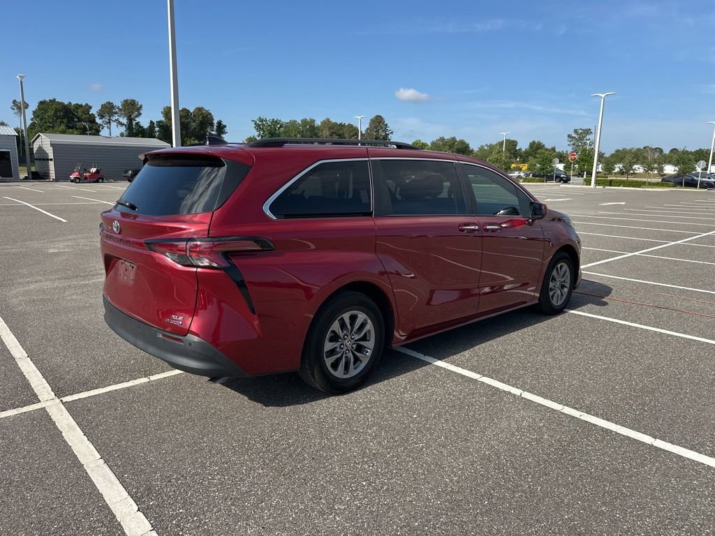 Used 2021 Toyota Sienna XLE FWD image 7