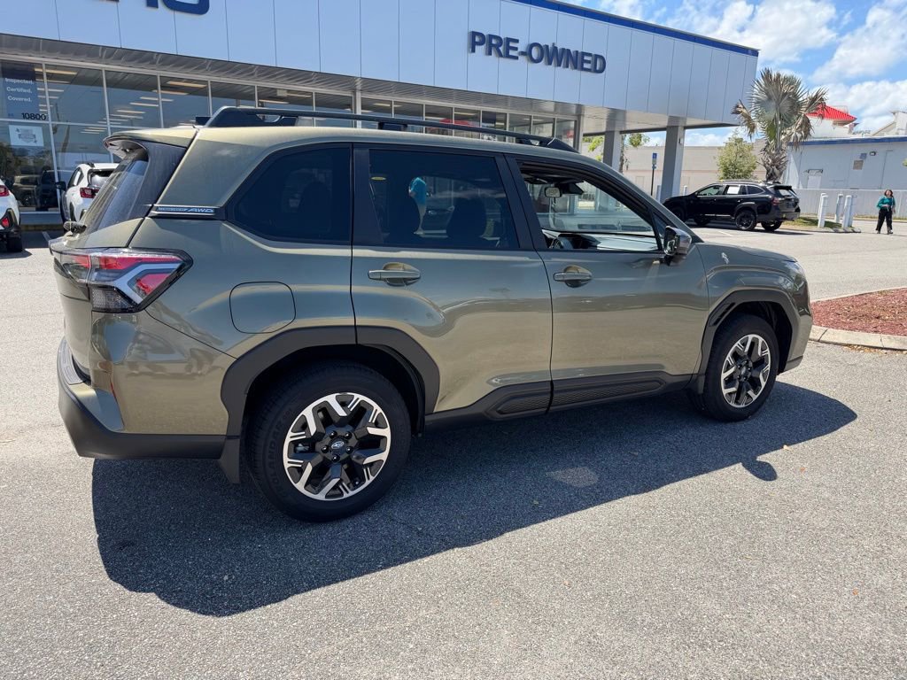 Used 2025 Subaru Forester Premium w/ Protection Package image 3