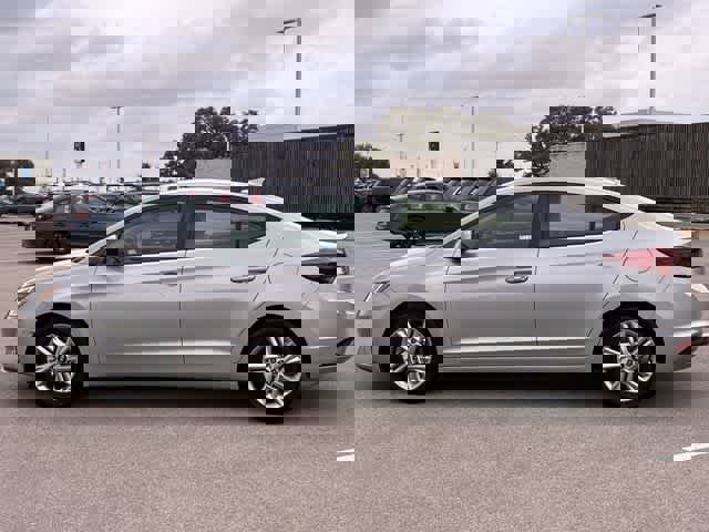 Used 2020 Hyundai Elantra SEL image 3
