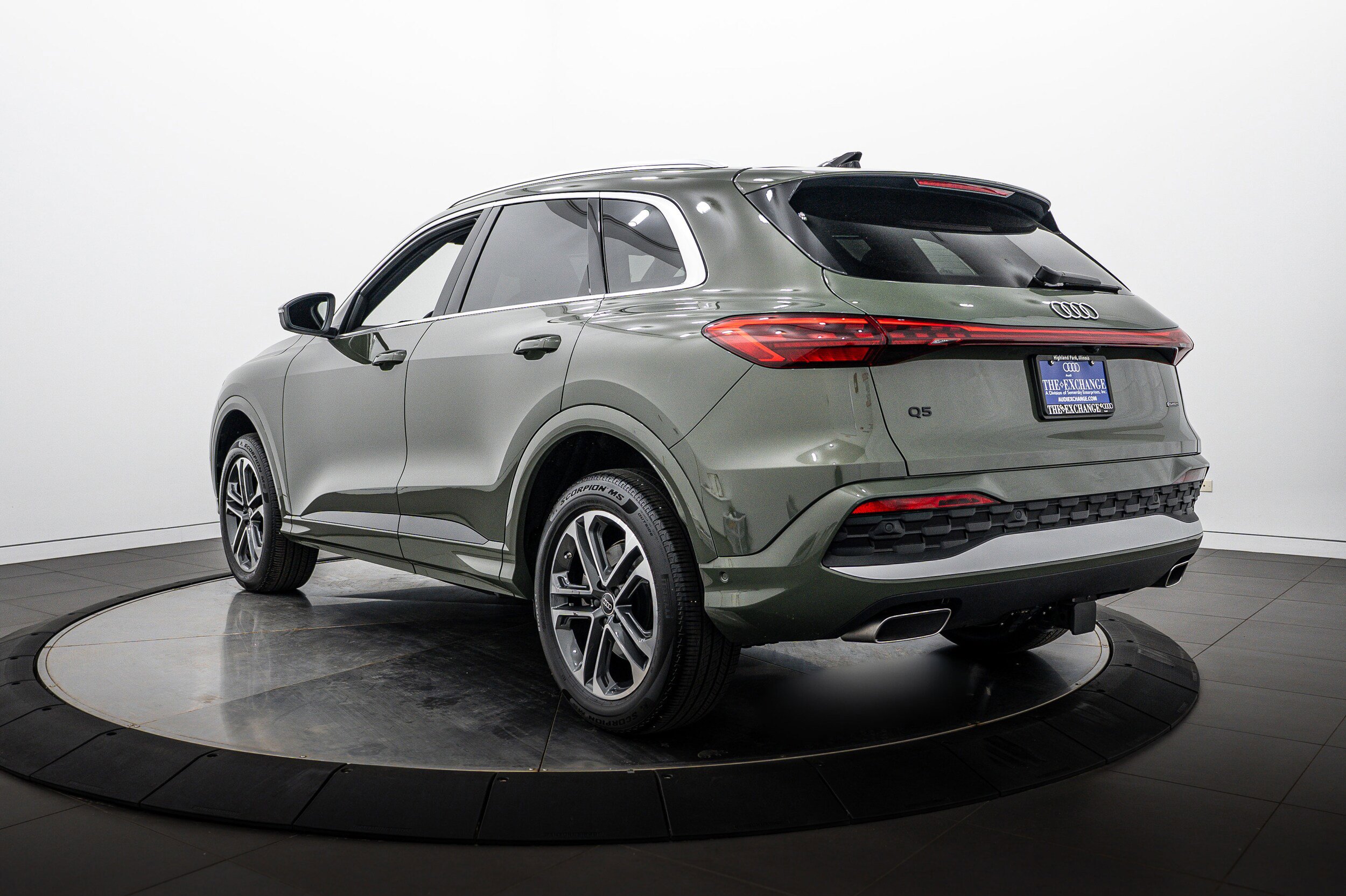 Used 2025 Audi Q5 Premium Plus w/ Premium Plus AWD/4WD image 5