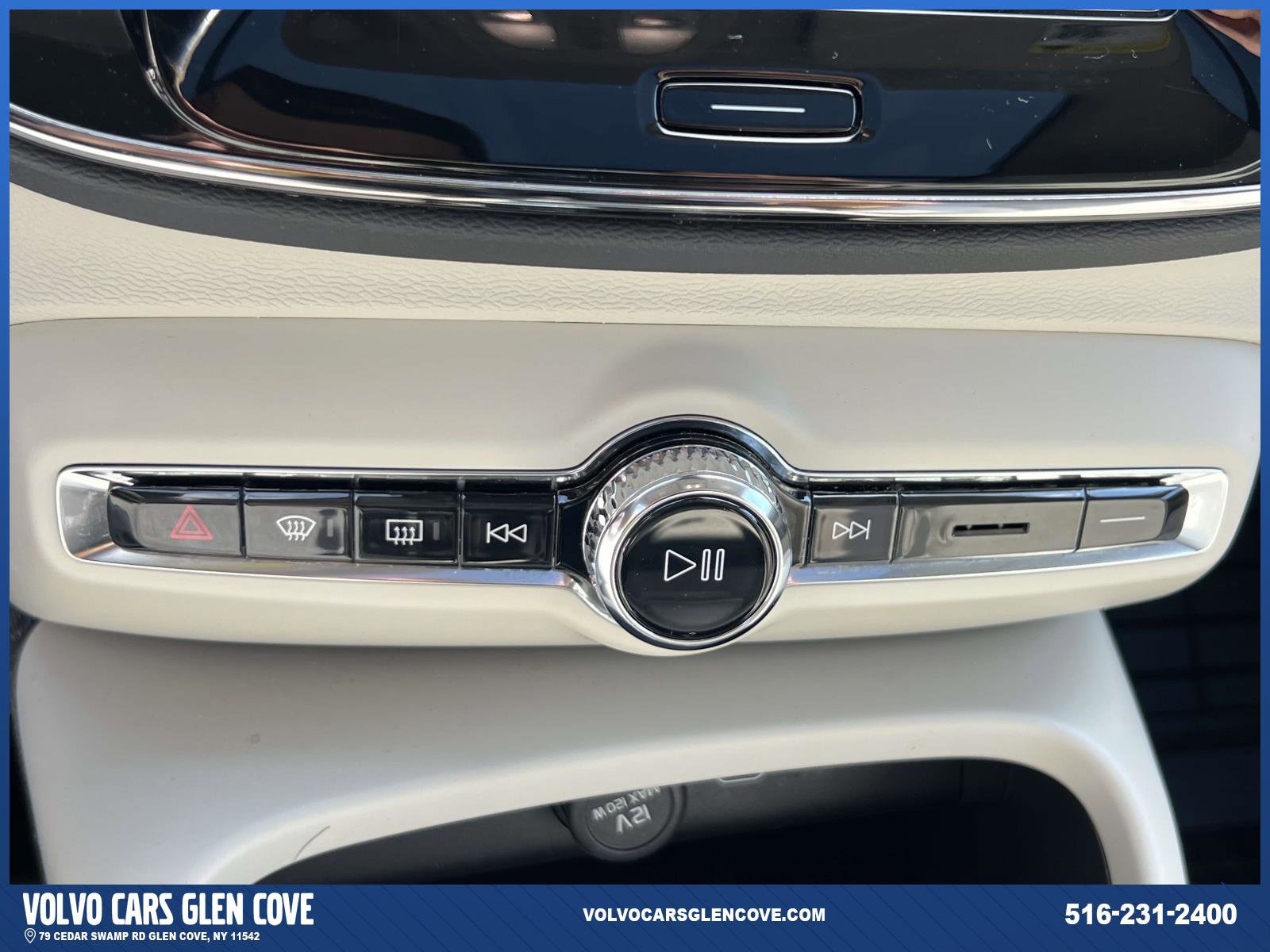 Used 2023 Volvo XC40 B5 Plus w/ Driver Assist Package image 30