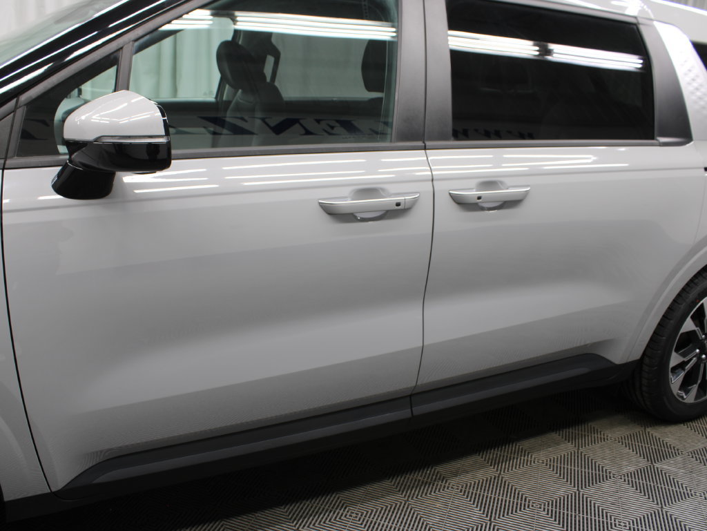Used 2023 Kia Carnival EX FWD image 44