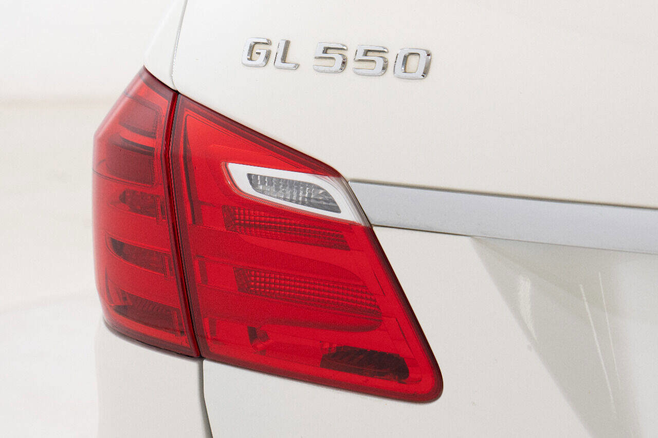 Used 2014 Mercedes-Benz GL 550 4MATIC image 16