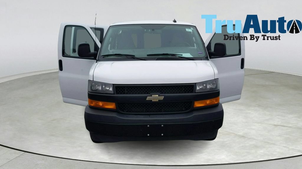 Used 2019 Chevrolet Express 3500 Extended w/ Driver Convenience Package RWD image 9