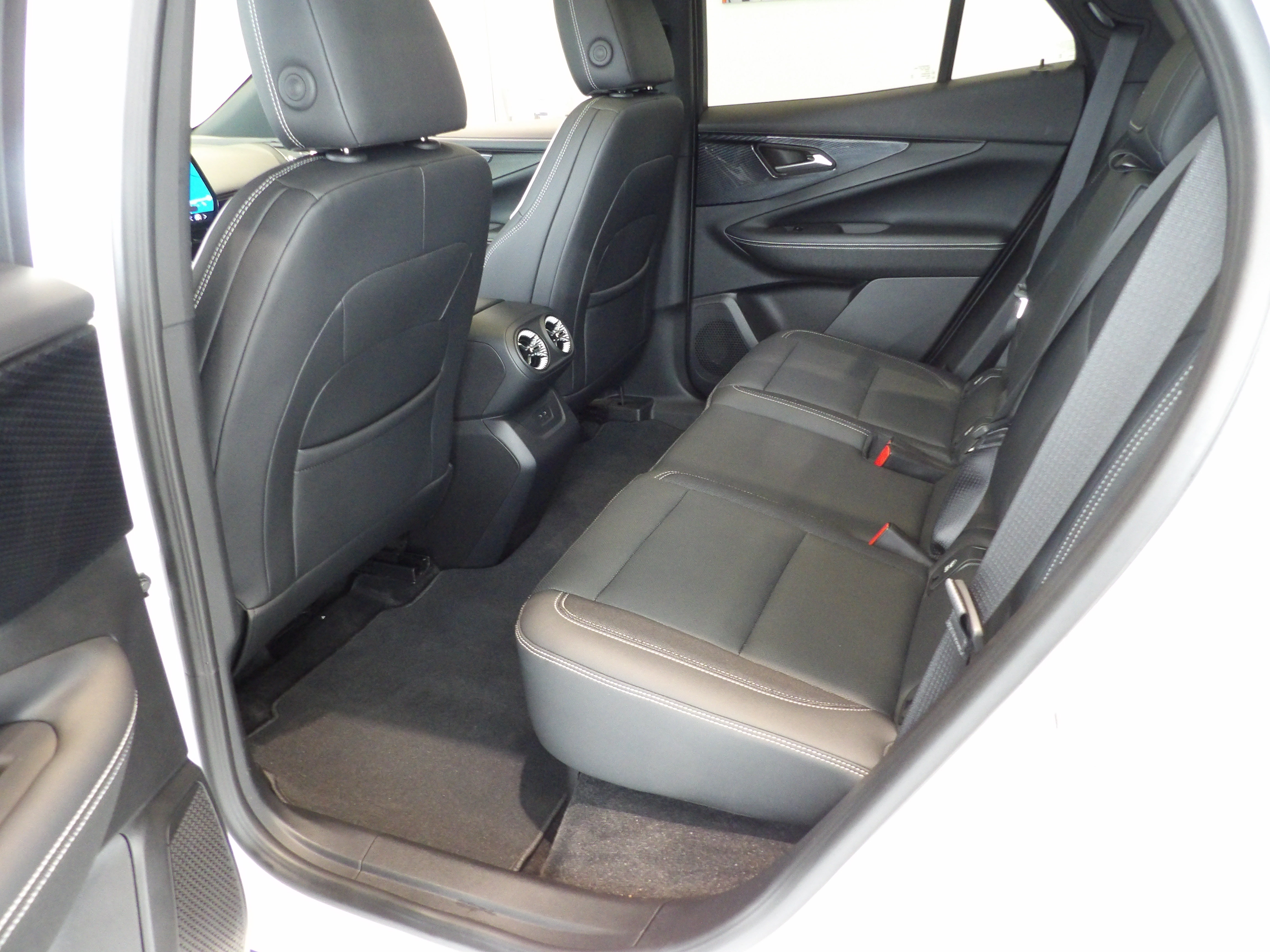 Used 2024 Chevrolet Blazer EV LT AWD/4WD image 20