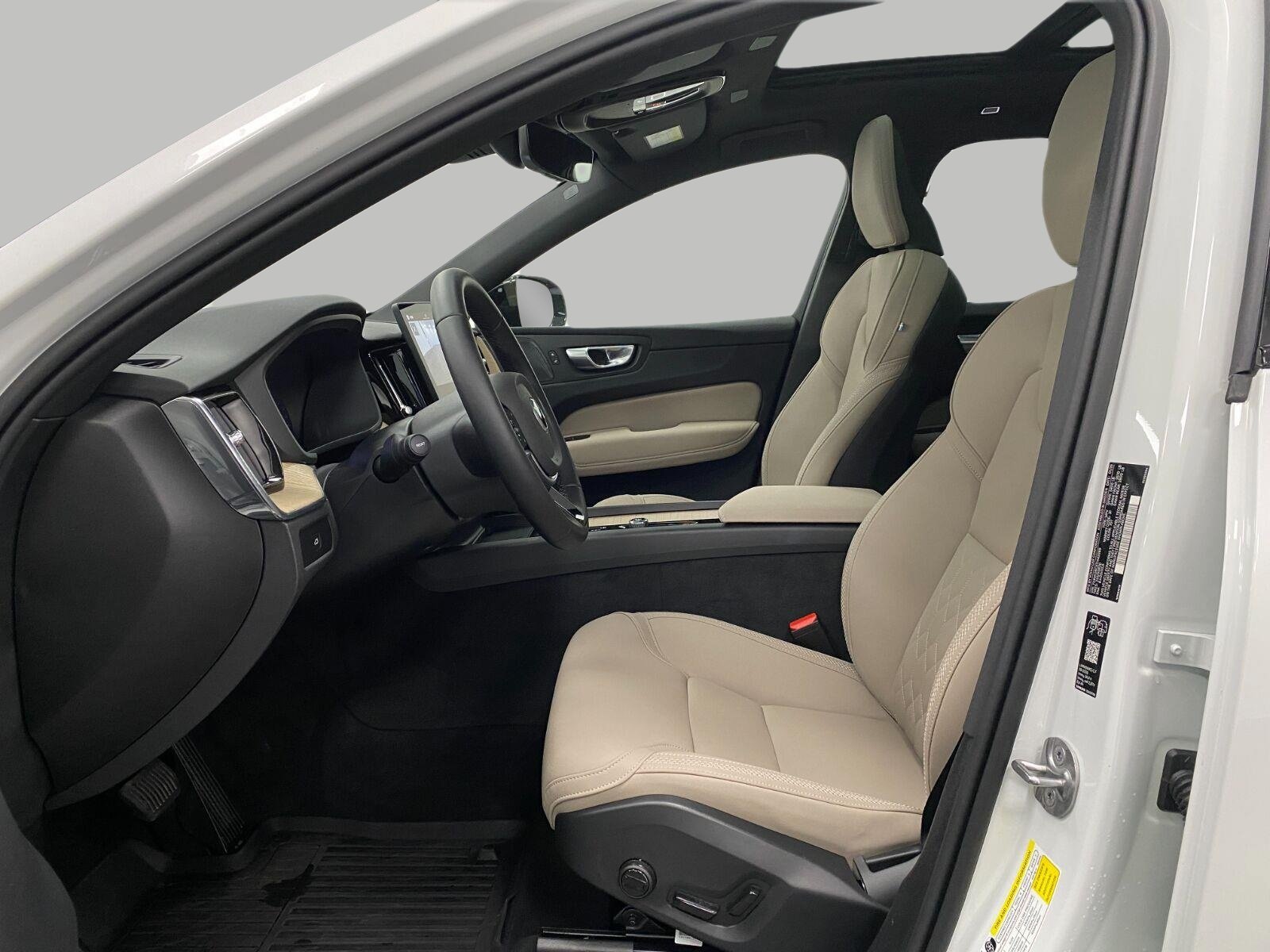 Used 2026 Volvo XC60 B5 Plus w/ Climate Package AWD/4WD image 32
