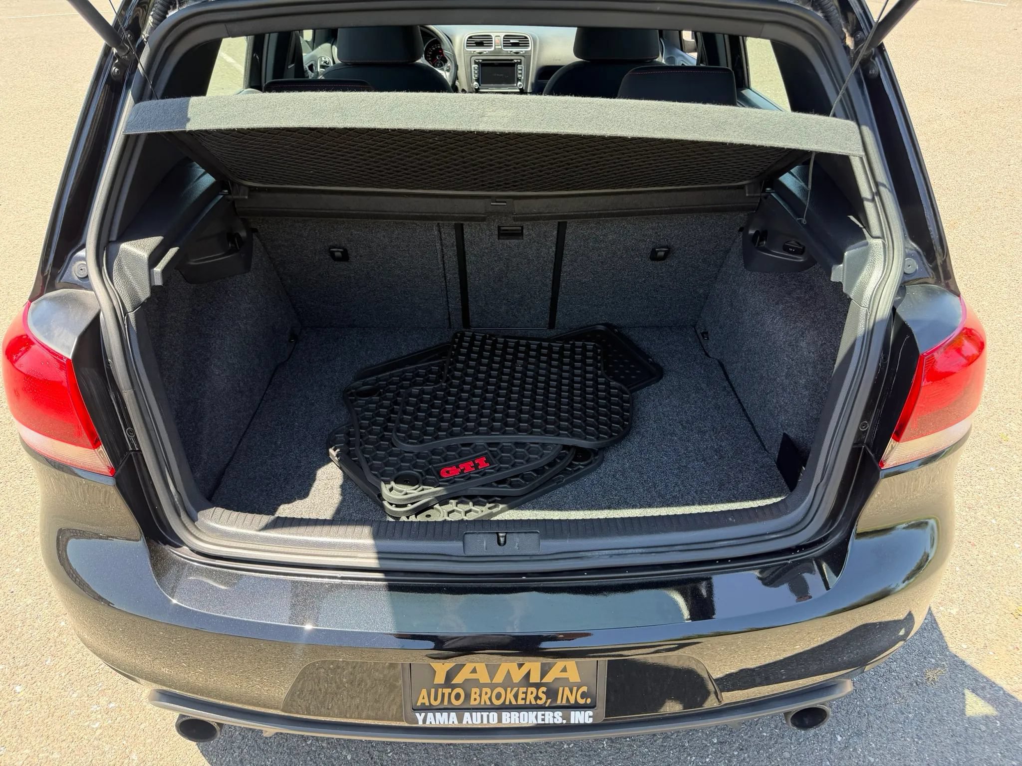 Used 2011 Volkswagen GTI 4-Door FWD image 14