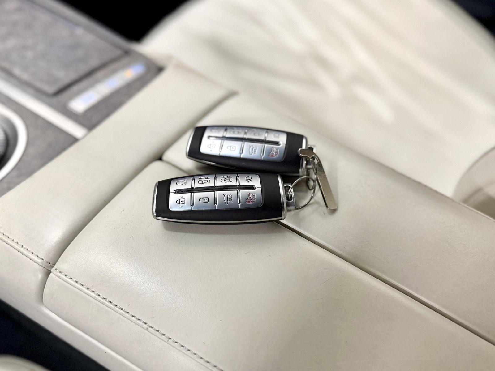 Used 2023 Genesis Electrified G80 image 27